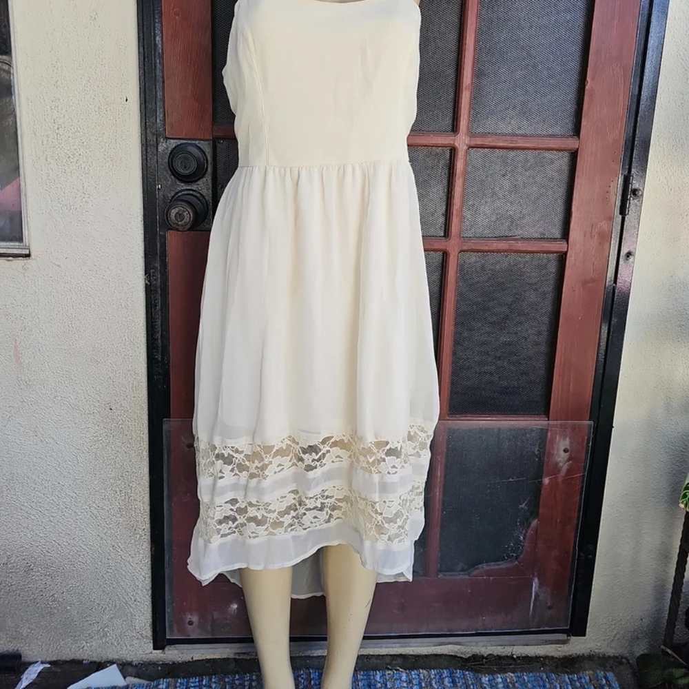 Elegant White Lace Midi Dress